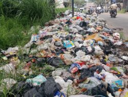 Sampah Menggunung di Jalan Raya Andir: Pembiaran Sistematis atau Gagal Kelola Lingkungan?