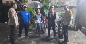 Sambangi Poskamling Mess Cendrawasih, Polsek Metro Tanah Abang Sampaikan Imbauan Kamtibmas Kepada Tokoh Pemuda