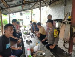 Jaga Kondusifitas Lingkungan, Bhabinkamtibmas Laksanakan Sambang dan Cooling System RW 03 Galur