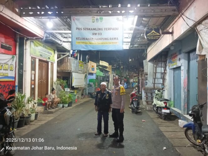 
					Dekatkan Diri dengan Masyarakat, Bhabinkamtibmas Kampung Rawa Sambang Pos Kamling RW 03 dan Cooling System