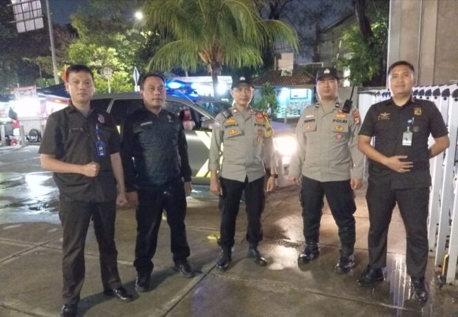 
					Gerak Cepat Polsek Metro Menteng Respons Laporan 110, Dua Warga Terjebak di Lantai 15 Gedung TIM Berhasil Diselamatkan