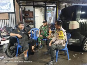 Polisi dan TNI Sambangi Pos Kamling RW 04, Warga Diajak Tingkatkan Kewaspadaan