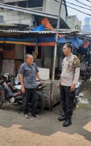 Dekatkan Diri dengan Warga, Polisi dan TNI Sambangi Tokoh Masyarakat RW 12 Sebagai Cooling System