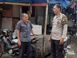 Dekatkan Diri dengan Warga, Polisi dan TNI Sambangi Tokoh Masyarakat RW 12 Sebagai Cooling System