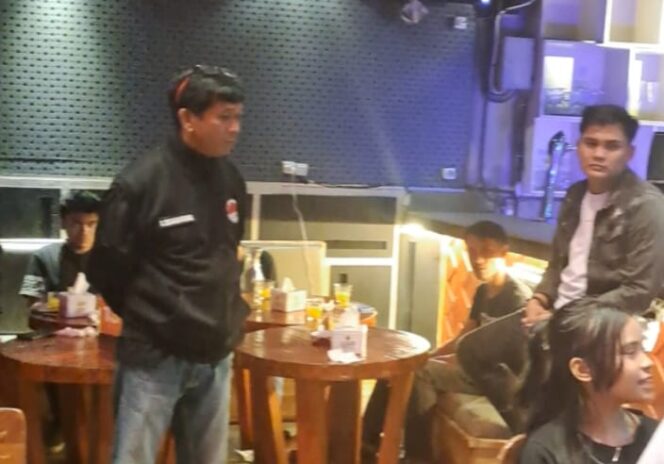 
					Tetap Tegas Meski Sempat Dihadang!, Kasatresnarkoba AKP Irwanta Sembiring Pimpin Razia di NES Restobar