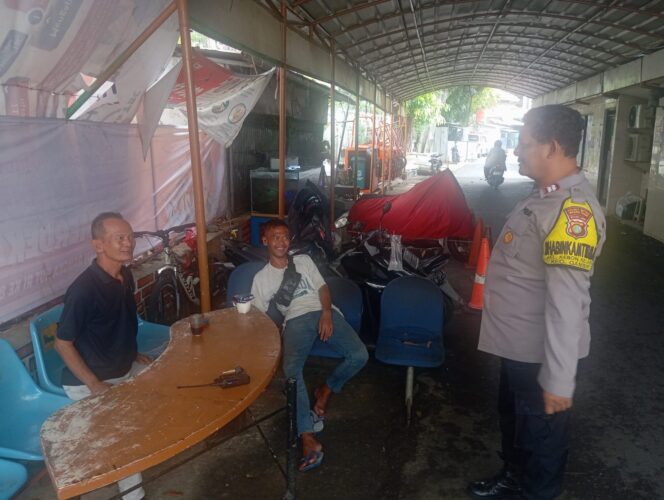 
					Bhabinkamtibmas Kebon Kelapa Sambangi Warga Jl Pintu Air 2, Perkuat Kewaspadaan Lingkungan