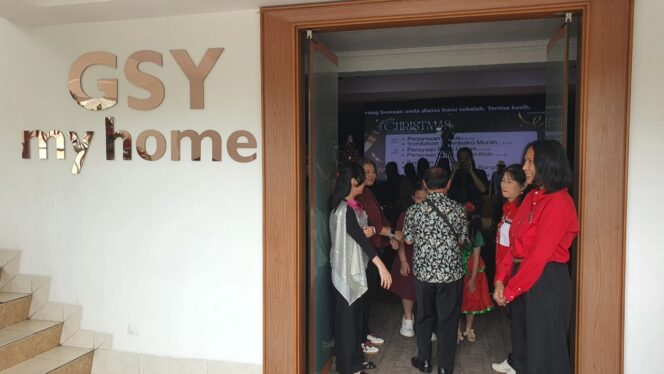 
					Pelayanan Dan Pengamanan Natal di Pasar Baru, Polisi Sosialisasikan Layanan Barcode Kamtibmas