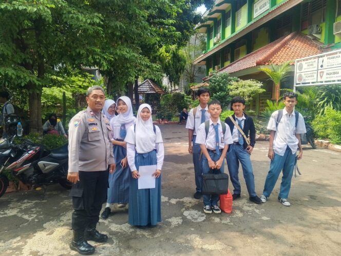 
					Pelajar Jaga Jakarta, Polisi Sosialisasikan Laporan Barcode Anti-Bullying di SMA Negeri 10