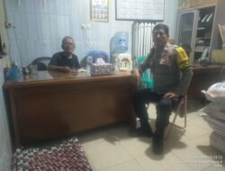 Perkuat Keamanan Lingkungan, Bhabinkamtibmas Galur Sambangi Poskamling RW 06