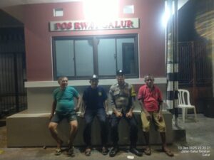 Sambang Pos Kamling RW 01 Galur, Polisi Perkuat Sinergi Jaga Keamanan Lingkungan