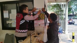 Sambangi Satpam Gereja, Unit Samapta Sosialisasi Aduan Via Barcode Dan Layanan 110