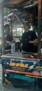 Polisi Sambangi Warga Mangga Dua Selatan, Sosialisasikan Laporan Kamtibmas via Barcode