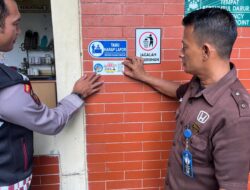 Sambangi Bengkel di Jayakarta, Polisi Sosialisasi Barcode Layanan Kamtibmas