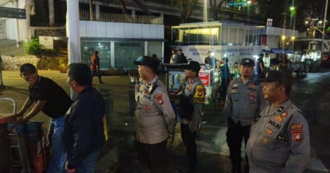 
					Patroli Jalan Kaki Tiga Pilar Menteng Jaga Kawasan Blora Tetap Aman Kondusif