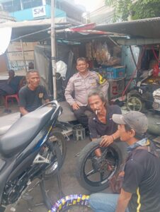 Bhabinkamtibmas Kebon Kelapa Sambangi Warga, Perkuat Kewaspadaan Lingkungan