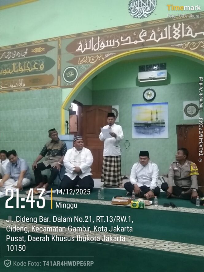 
					Bhabinkamtibmas Dampingi Peremajaan Ketua DKM Masjid Al-Ikhsan Cideng