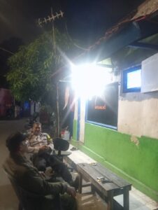 Bhabinkamtibmas Kebon Kelapa Sambangi Pos Kamling, Perkuat Kewaspadaan Warga