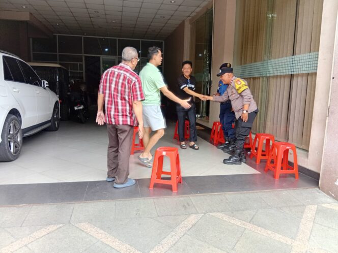 
					Sinergi Bhabinkamtibmas dan Damkar Duri Pulo Perkuat Kesiapsiagaan Warga Cegah Gangguan Kamtibmas dan Kebakaran