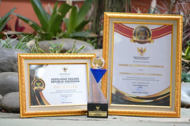 
					Dinobatkan sebagai Badan Publik Terbaik Nasional, Polri Sabet Arkaya Wiwarta Prajanugraha dalam Monev KIP 2025