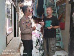 Kunjungan dan Sambang, Bhabinkamtibmas Lakukan Empathy Building kepada Korban KDRT di Kampung Rawa
