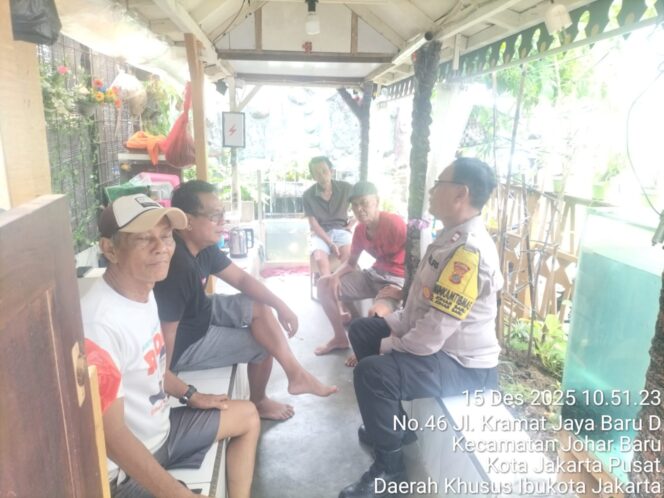 
					Dialogis Sore Hari di RW 02, Bhabinkamtibmas Ingatkan Warga Jaga Lingkungan Aman dan Tak Terprovokasi Tawuran