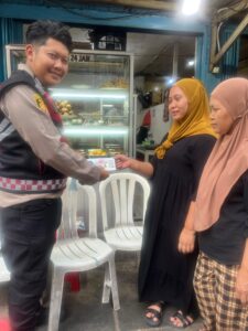 Unit Samapta Sosialisasikan Barcode Aduan Warga di Kawasan UMKM Pasar Baru