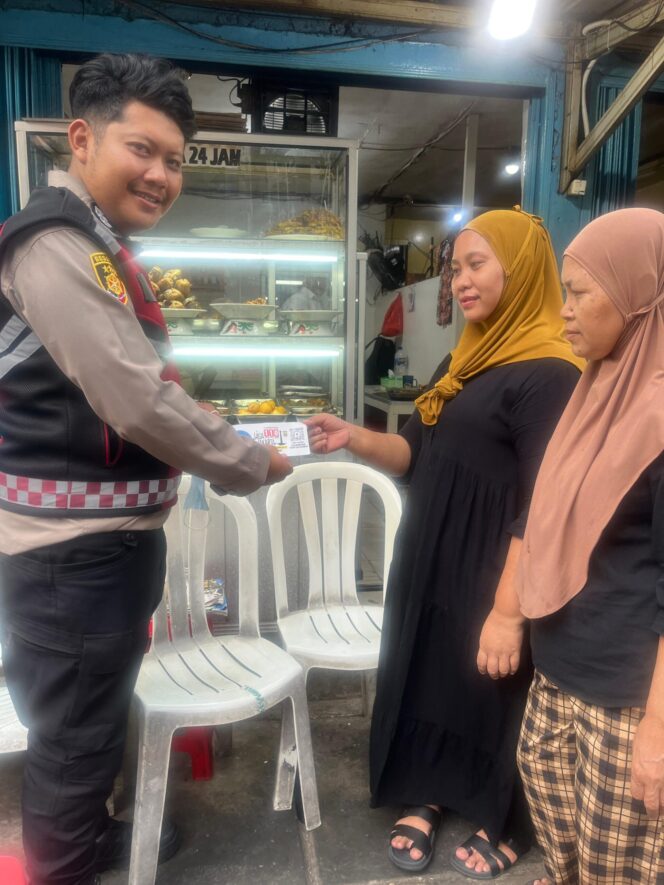 
					Unit Samapta Sosialisasikan Barcode Aduan Warga di Kawasan UMKM Pasar Baru