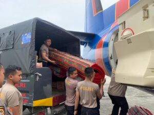 Polri Kembali Saluran 2,1 Ton Bantuan Logistik Ke Aceh Tengah