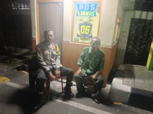 Bhabinkamtibmas Petojo Utara Perkuat Kesiapsiagaan Satkamling RW 06