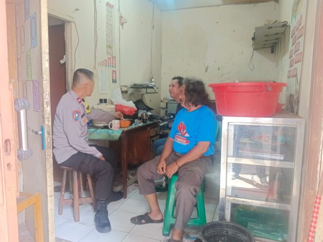 
					Bhabinkamtibmas Petojo Utara Perkuat Sinergi Warga Jaga Kondusivitas Wilayah