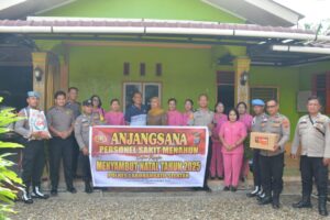 Natal Penuh Kasih , Polres Labusel Anjangsana Berbagi Kasih Kepada Personel Sakit Menahun