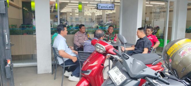 
					Polisi dan Warga Ngobrol Bareng, Jaga Keamanan Jadi Prioritas