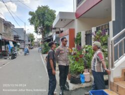 Sambang Lingkungan Pagi Hari, Bhabinkamtibmas Kampung Rawa dan Warga Jaga Wilayah Kondusif