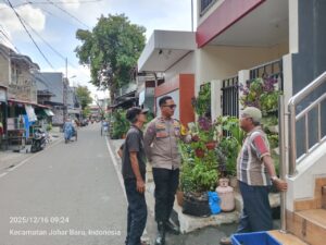 Sambang Lingkungan Pagi Hari, Bhabinkamtibmas Kampung Rawa dan Warga Jaga Wilayah Kondusif