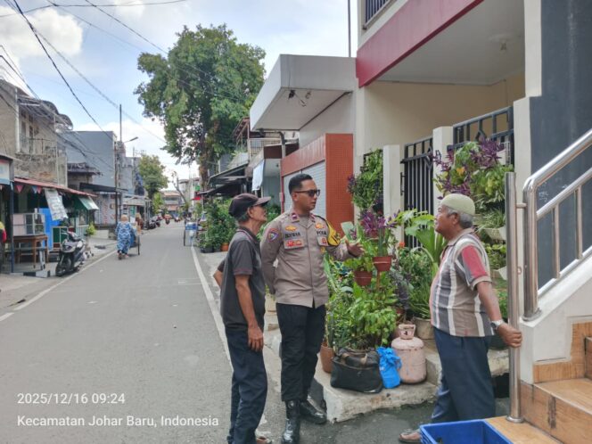 
					Sambang Lingkungan Pagi Hari, Bhabinkamtibmas Kampung Rawa dan Warga Jaga Wilayah Kondusif