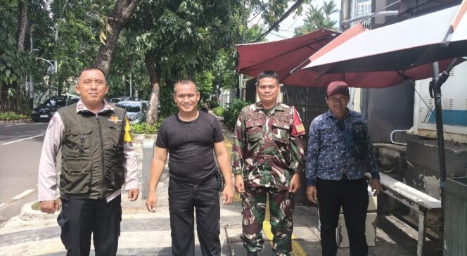
					Sinergi TNI–Polri Perkuat Kamtibmas di Jalan Theresia Menteng