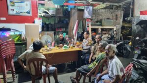 Perkuat Cooling System Lewat Jaga Malam, Polisi Silaturahmi dengan Ketua RT 04/07, LMK, dan Warga Karet Tengsin