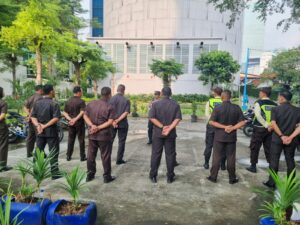 Bhabinkamtibmas Karet Tengsin Laksanakan Binluh kepada Security Gedung TCC Batavia