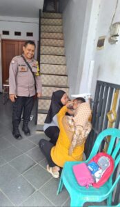 Polwan Jaga Jakarta Edukasi Ibu-ibu Posyandu Pegangsaan soal Pencegahan Kekerasan Perempuan dan Anak
