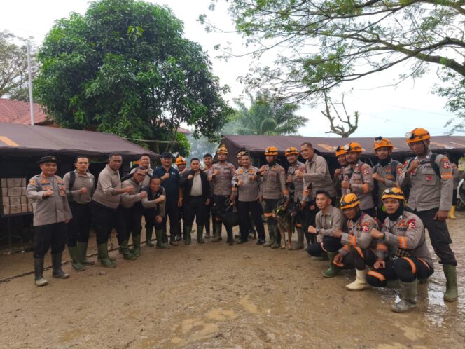 
					Kabaharkam Polri Tinjau Posko Bencana di Aceh Tamiang, Pastikan Kelancaran Distribusi Bantuan Logistik