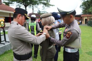 Apel Gelar Pasukan Operasi Lilin 2025 Digelar, Polres Muara Enim Siap Amankan Nataru 14 Hari Penuh