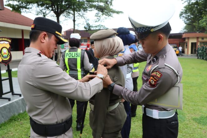 
					Apel Gelar Pasukan Operasi Lilin 2025 Digelar, Polres Muara Enim Siap Amankan Nataru 14 Hari Penuh