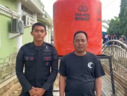 Polri Pasang Tandon Air Bersih di Desa Suka Mulya Aceh Tamiang Pascabencana