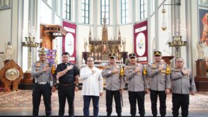 Kapolda Metro Jaya Tinjau Pospam Stasiun Gambir, Pastikan Pelayanan Operasi Lilin Jaya 2025 Berjalan Optimal