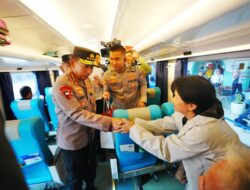 Kapolri Tinjau Stasiun Pasar Senen, Pastikan Kesiapan Pengamanan dan Pelayanan Nataru 2025