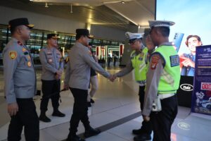 Kapolda Metro Jaya Cek Kesiapan Pengamanan Nataru di Bandara Soekarno-Hatta, Layanan Antar-Terminal Disiagakan
