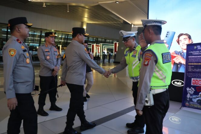 
					Kapolda Metro Jaya Cek Kesiapan Pengamanan Nataru di Bandara Soekarno-Hatta, Layanan Antar-Terminal Disiagakan