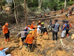 Sinergi Brimob Polda Sumut dan Tim SAR, Satu Korban Longsor di Tapanuli Tengah Berhasil Dievakuasi