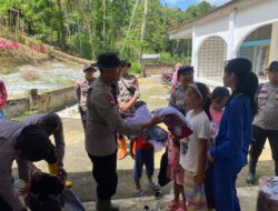 Satbrimob Polda Jambi Turun Langsung Salurkan Bantuan Kemanusiaan untuk Korban Banjir dan Longsor di Agam