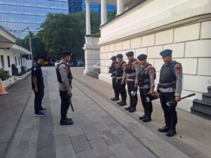 Brimob Metro Jaya Laksanakan Sterilisasi Gereja Immanuel, Pastikan Pelayanan Keamanan Ibadah Natal di Jakarta